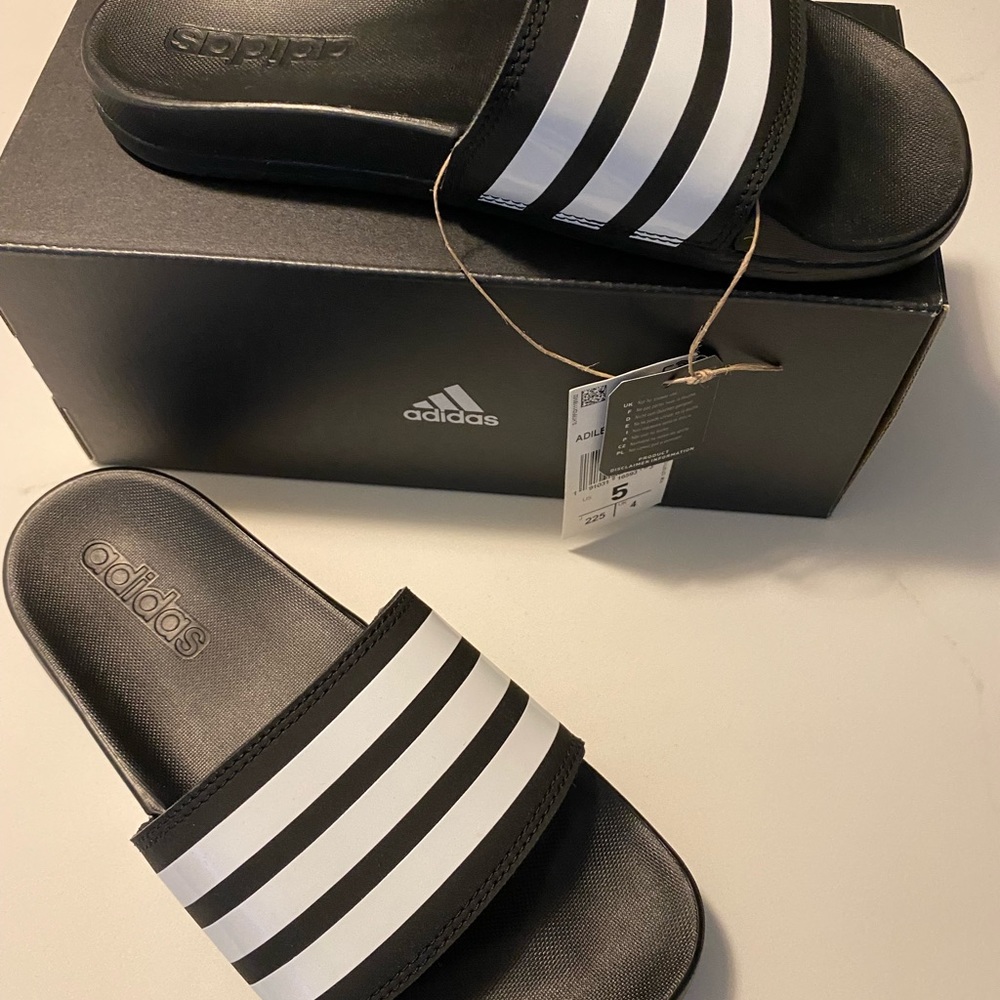 Adidas adilette comfort slides